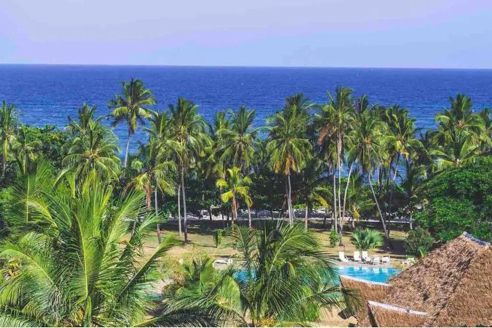 4BR Beachfront Home, Swimming Pool, Air Conditioning — photo 1