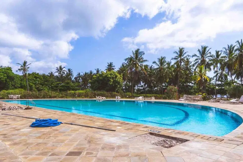 4BR Beachfront Home, Swimming Pool, Air Conditioning — photo 14