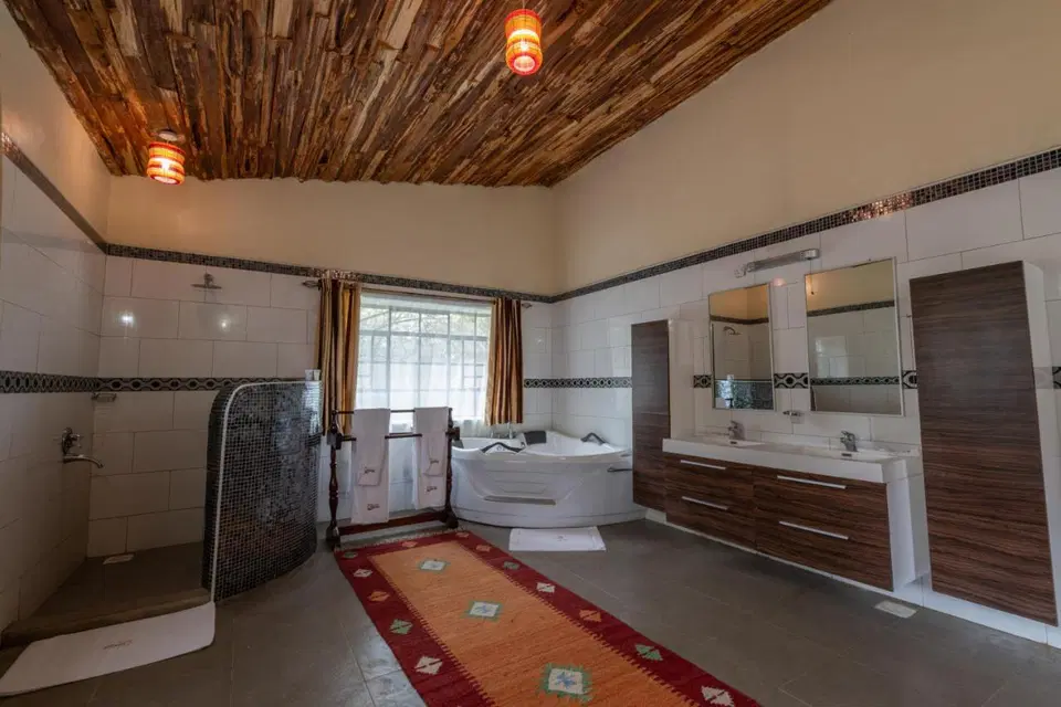 Lake View Lodge | Pool Stay, Naivasha photo 3
