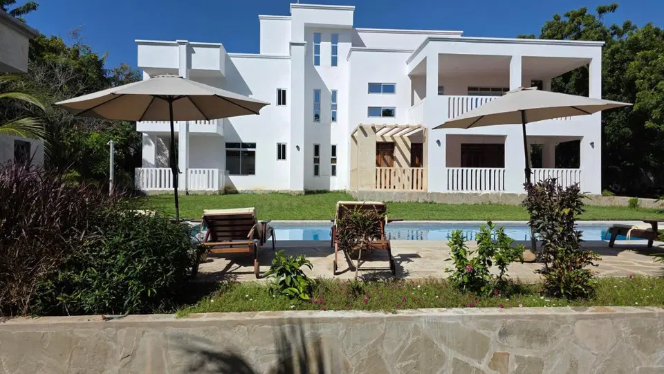 Pool Villa | 4BR Stay, Diani photo 1