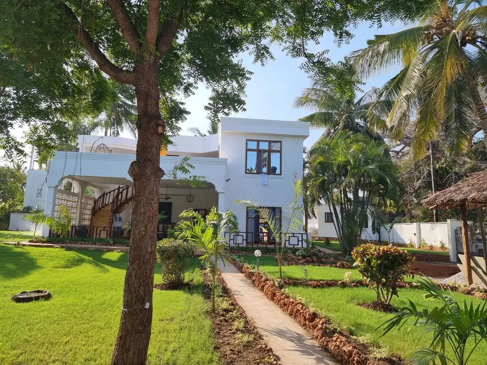 Familia 4BR Villa: Private Pool, Tranquil Diani Beach — photo 4