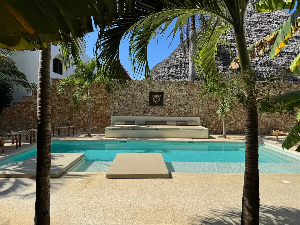 Hibiscus Black Bilapartment With Veranda — photo 15