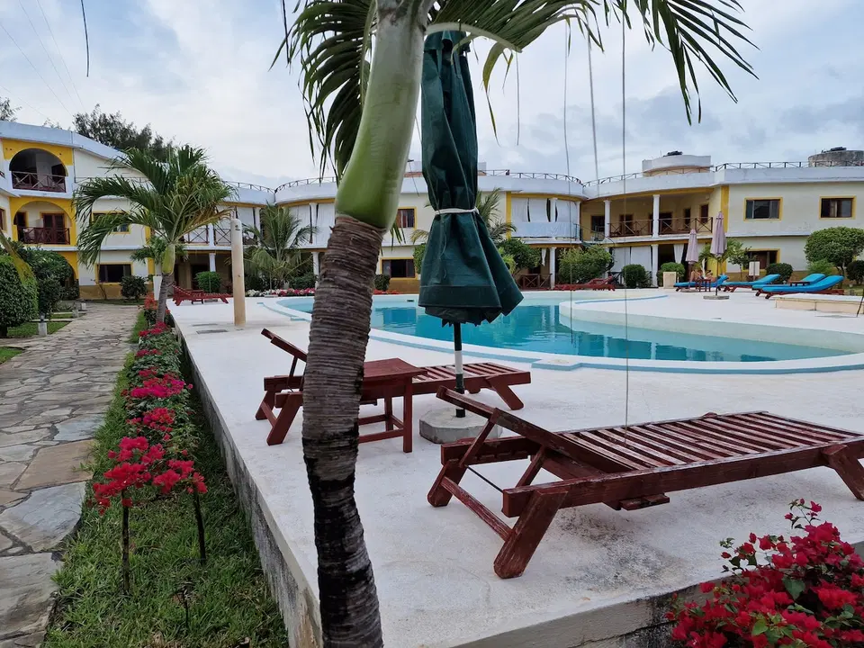 Mariposa 2BR Beachfront Apartment — photo 1