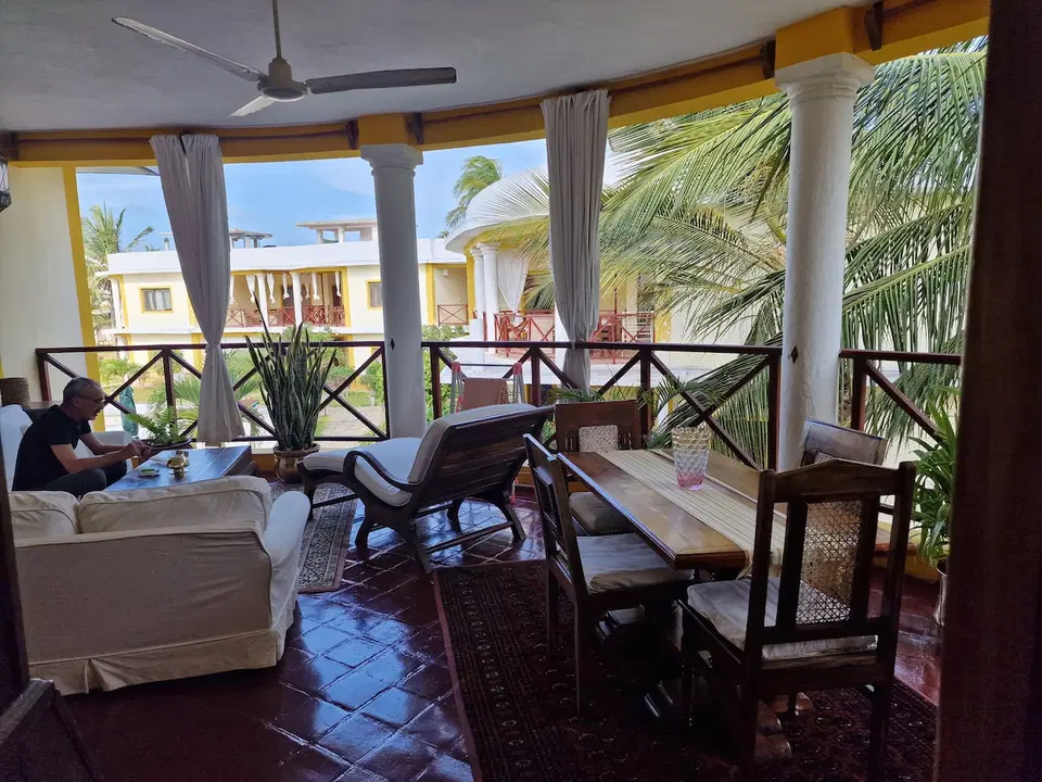 Mariposa 2BR Beachfront Apartment — photo 3