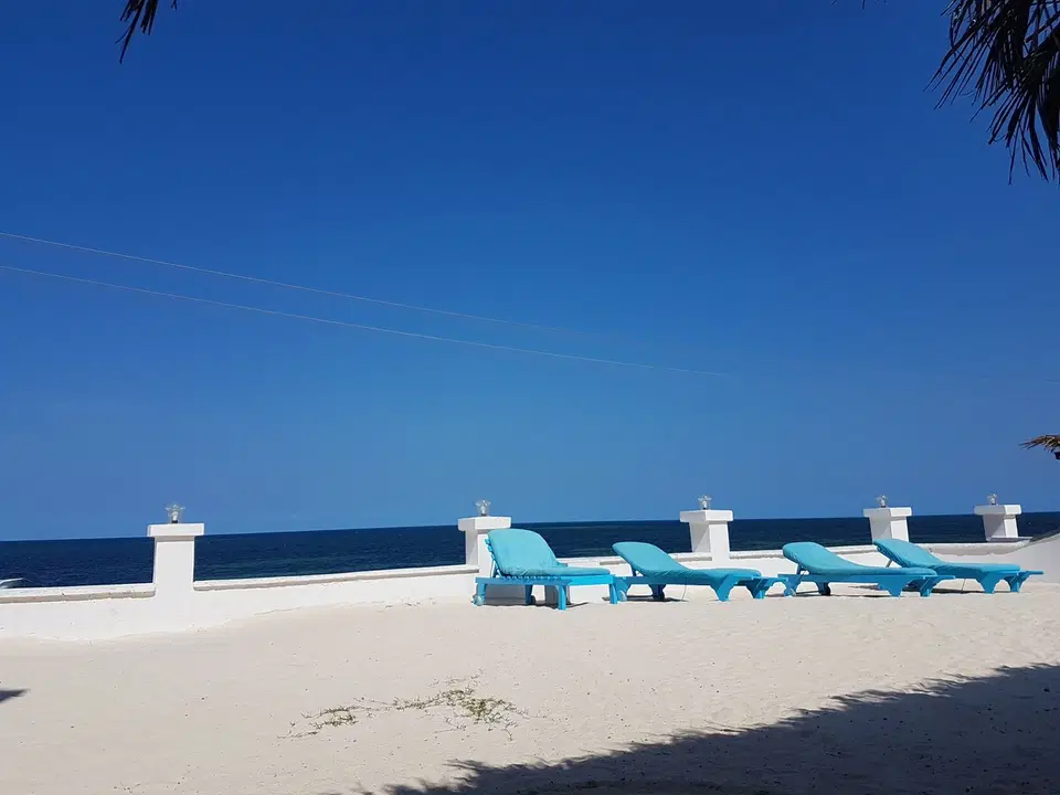 Mariposa 2BR Beachfront Apartment — photo 9