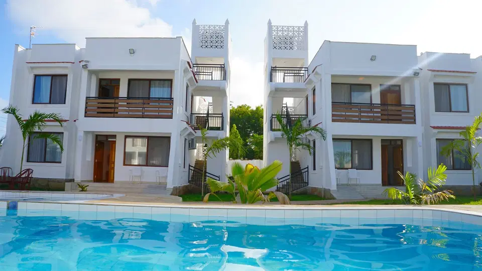 Lovely 2BR – 3 Minutes to the Beach — photo 1