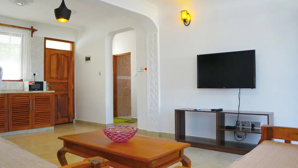 Lovely 2BR – 3 Minutes to the Beach — photo 11