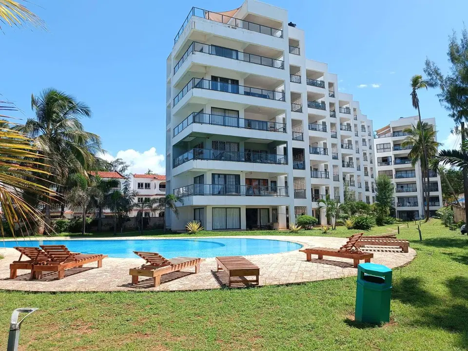 Bamburi Beachfront Penthouse 3BR photo 2