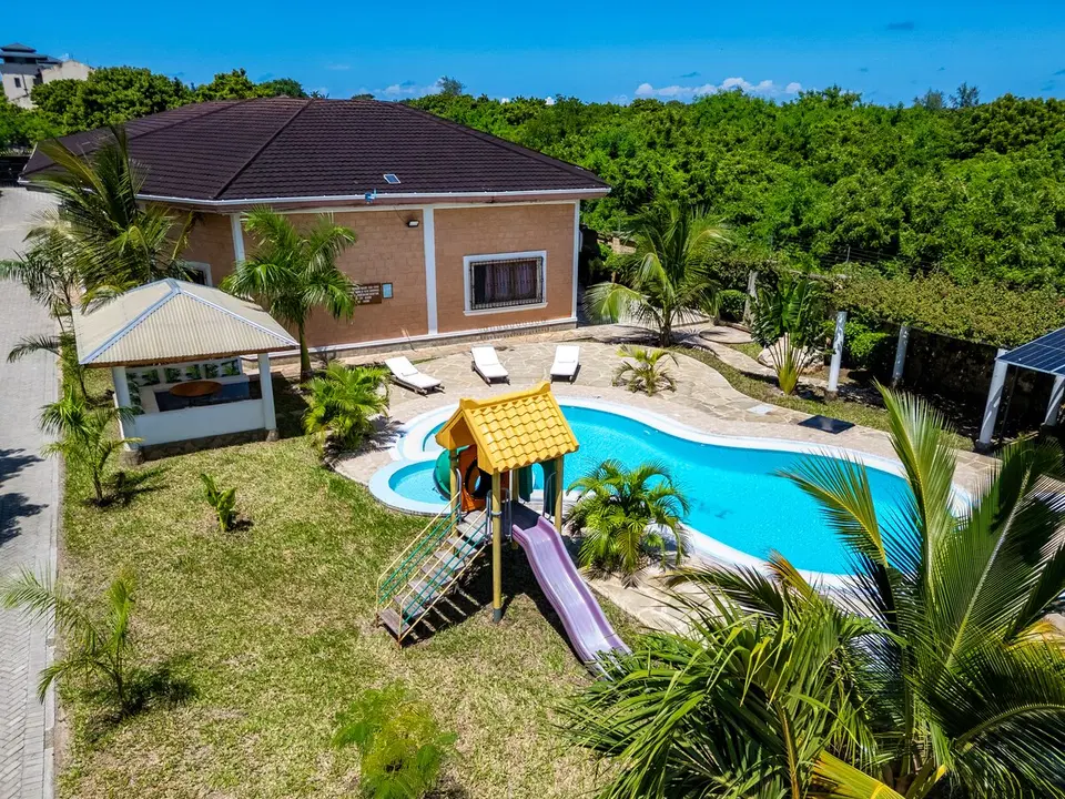 Family Pool Villa | 3BR, Diani photo 2