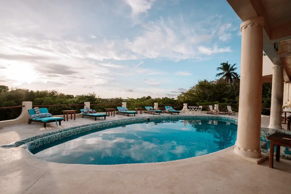 Stunning Sunny Villa Overlooking Mida Creek — photo 4