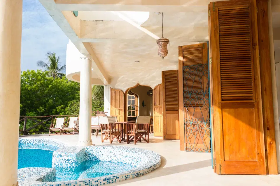Stunning Sunny Villa Overlooking Mida Creek — photo 6