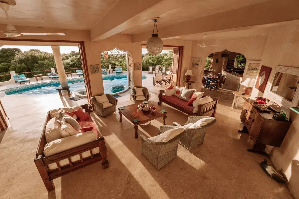 Stunning Sunny Villa Overlooking Mida Creek — photo 8