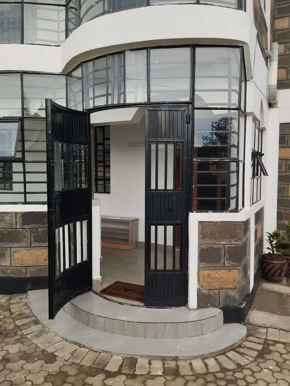 Refreshing 4BR Villa, with backup power — photo 4